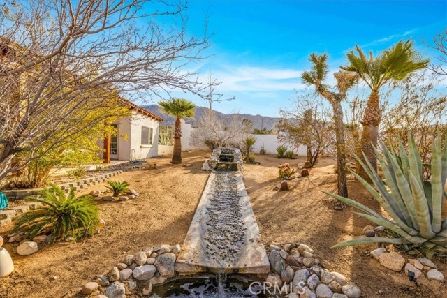 7423 Juniper Road, Joshua Tree CA: https://media.crmls.org/medias/9eb1c1f4-7ff8-4d40-ab6f-928b29b6d3d4.jpg