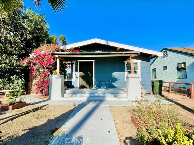 Detail Gallery Image 2 of 17 For 220 Palm, Pomona,  CA 91767 - 3 Beds | 2 Baths