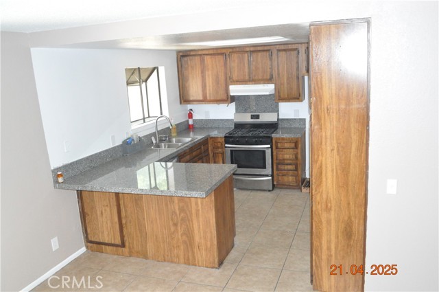 15063 Dakota Street, Victorville CA: https://media.crmls.org/medias/9eb3081e-e143-4b0a-a8a8-aeac93998c8d.jpg