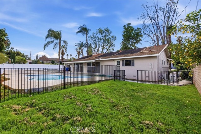 Detail Gallery Image 39 of 44 For 2111 Elsinore Rd, Riverside,  CA 92506 - 3 Beds | 2/1 Baths