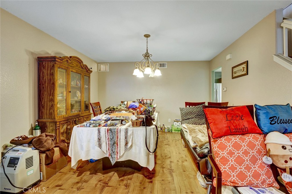 https://media.crmls.org/medias/9eb4a405-9607-409b-8071-7c04088d7eea.jpg?preset=X-Large