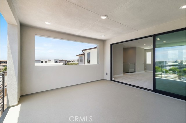 213 stage, Irvine CA: https://media.crmls.org/medias/9eb4b74b-d9d9-4b26-8f6e-1d46fa4c7f99.jpg