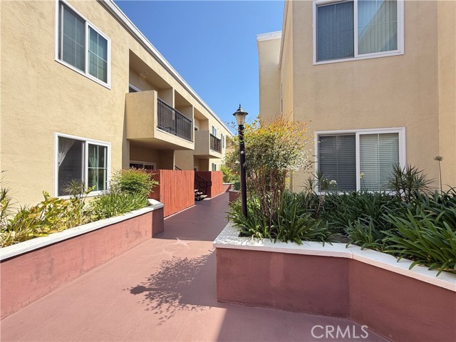 Detail Gallery Image 8 of 25 For 300 E Providencia #111,  Burbank,  CA 91502 - 1 Beds | 1 Baths