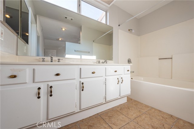 Detail Gallery Image 26 of 33 For 360 Avenue 9, Lake Elsinore,  CA 92530 - 4 Beds | 2/1 Baths