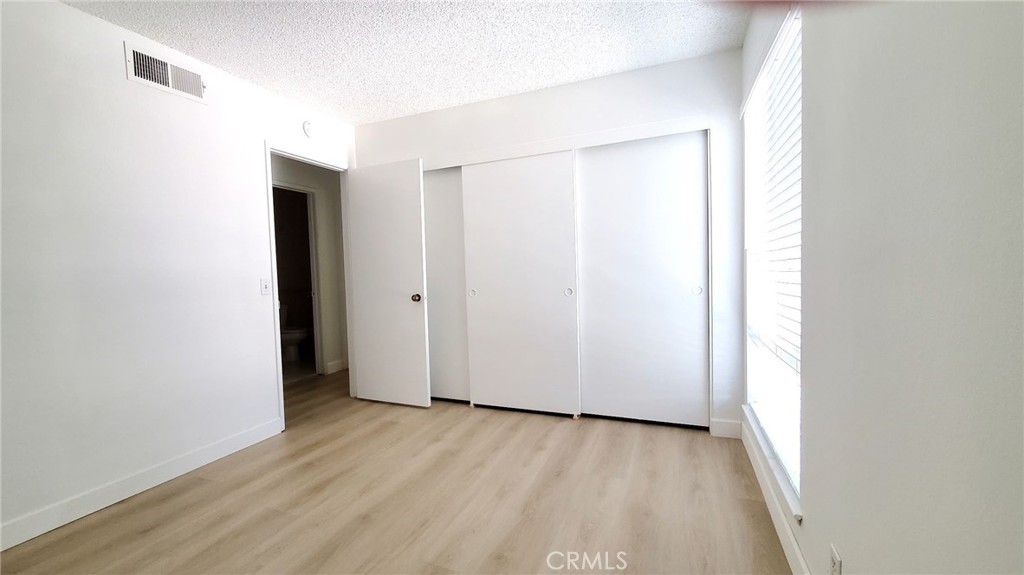 https://media.crmls.org/medias/9eb6a310-8817-42a9-9ddb-038bf4a125f5.jpg?preset=X-Large