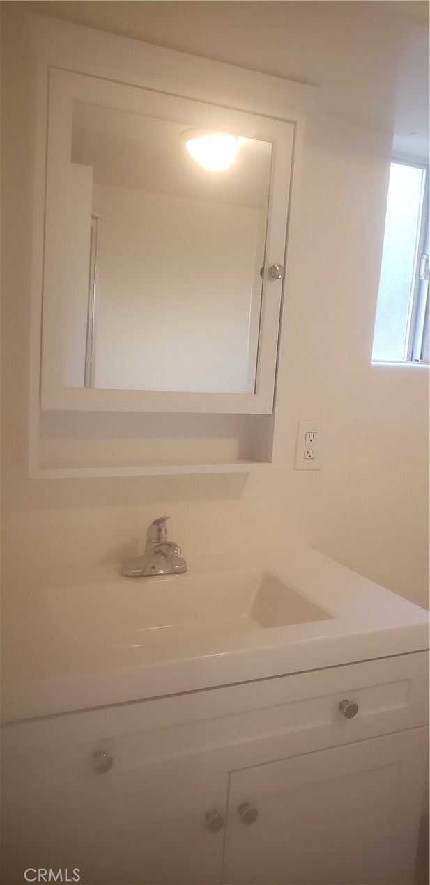 https://media.crmls.org/medias/9eb86540-43a4-4536-ba1f-5ea7dd54dae8.jpg?preset=X-Large