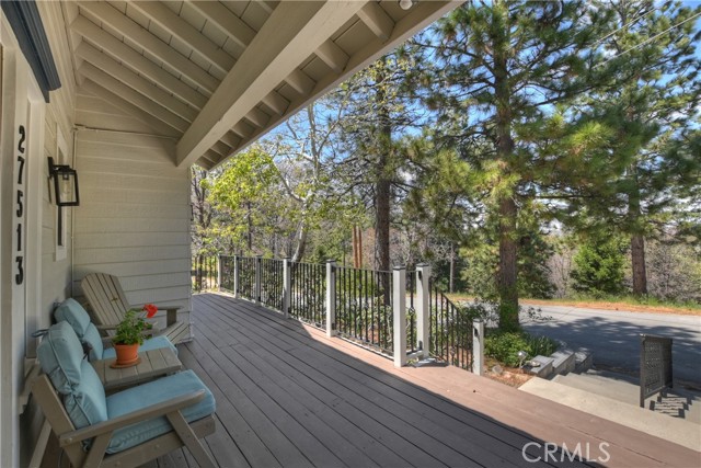 Detail Gallery Image 3 of 54 For 27513 St Bernard Ln, Lake Arrowhead,  CA 92352 - 5 Beds | 3 Baths