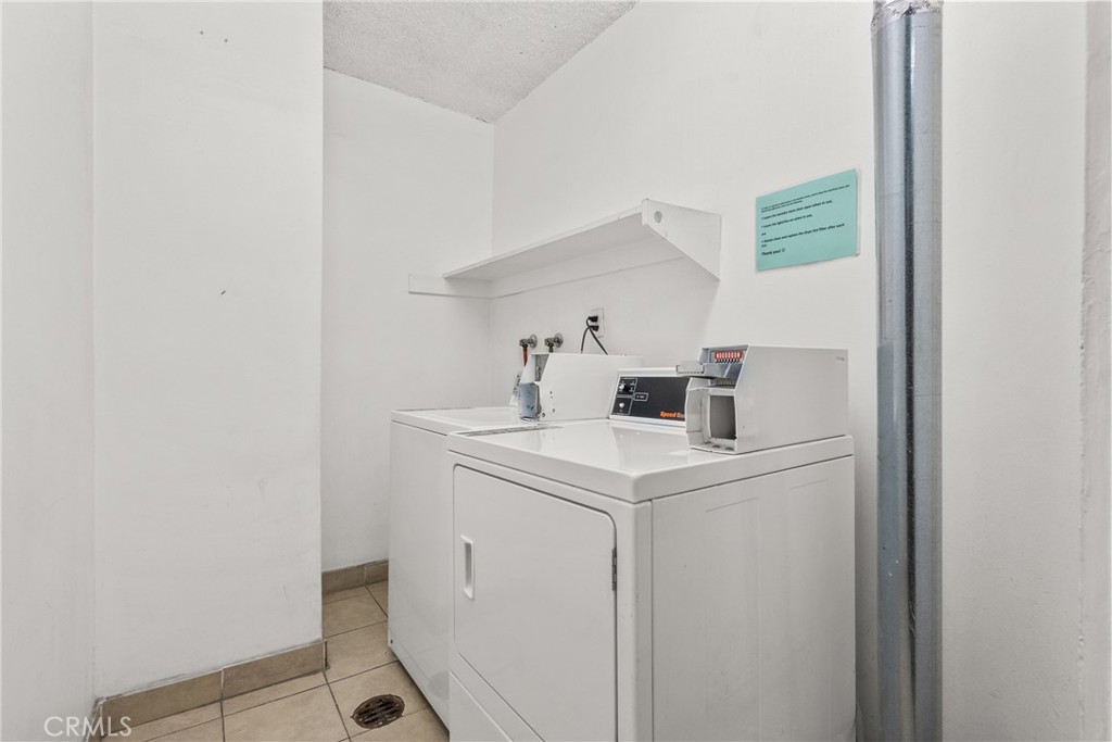 https://media.crmls.org/medias/9eb8c5fd-73de-4efe-8e3b-01ff2f326643.jpg?preset=X-Large
