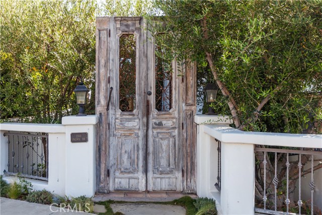 2301 Pacific Drive, Corona del Mar CA: https://media.crmls.org/medias/9eb8f404-12bf-489c-848d-d645e67dae39.jpg