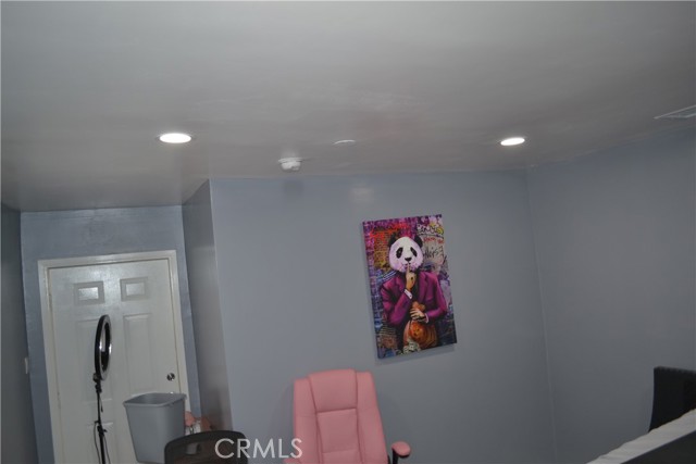 11068 Penrose, Sun Valley CA: https://media.crmls.org/medias/9eb9277c-cee7-42e0-bfd7-cc033735ce07.jpg