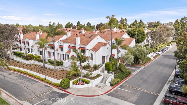 Detail Gallery Image 5 of 51 For 19431 Ranch Ln #101,  Huntington Beach,  CA 92648 - 4 Beds | 3/1 Baths
