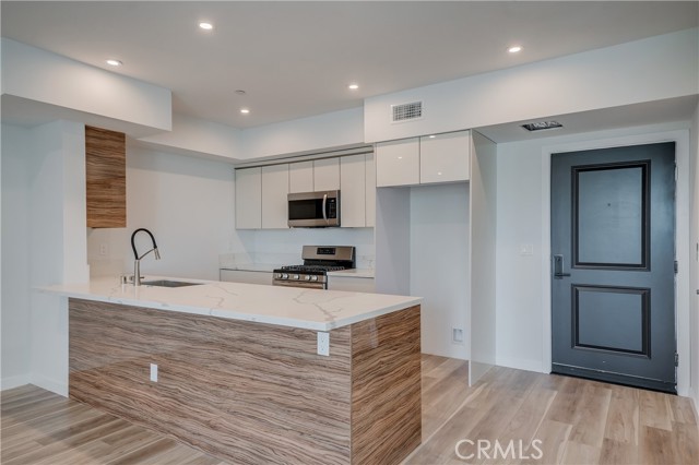 7018 Alabama Avenue, Canoga Park CA: https://media.crmls.org/medias/9eb9c8e7-7333-47a9-9bc7-0a2446b4d34a.jpg