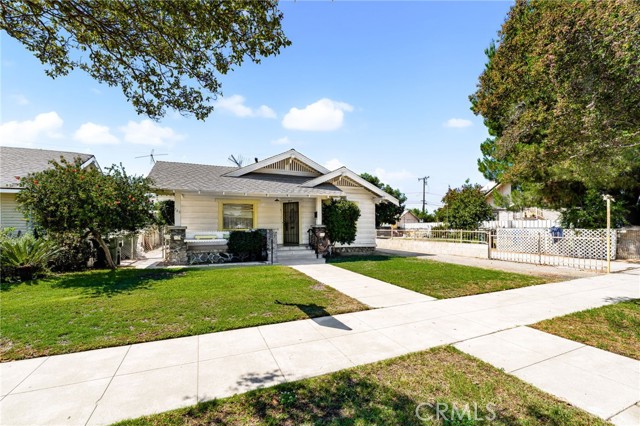 748 E Monterey Avenue, Pomona CA: https://media.crmls.org/medias/9eba1c4f-fca3-4b76-8c59-4d6d55d11fb5.jpg