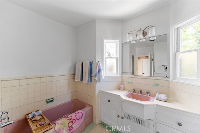Detail Gallery Image 14 of 19 For 23017 Sylvan Street, Woodland Hills,  CA 91367 - 3 Beds | 2/1 Baths