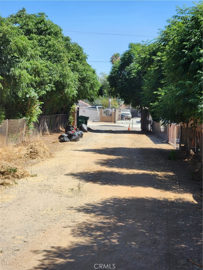 https://media.crmls.org/medias/9eba6431-2c7c-47ee-929b-cf63824c9e7c.jpg?preset=X-Large