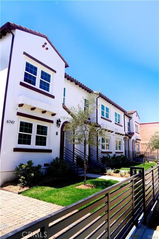 Detail Gallery Image 1 of 16 For 6747 Pickering Ave #B,  Whittier,  CA 90601 - 3 Beds | 2/1 Baths