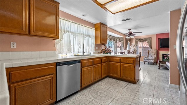 Detail Gallery Image 16 of 39 For 2208 Coachman Cir, Corona,  CA 92881 - 5 Beds | 3 Baths