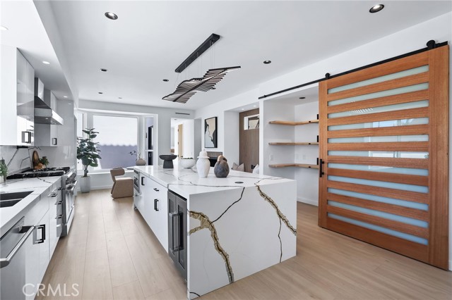 309 8th Street, Huntington Beach CA: https://media.crmls.org/medias/9ebd9392-bc6e-4df6-bda2-003e983e3ac2.jpg
