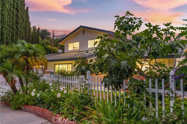 Detail Gallery Image 3 of 48 For 19261 Brae, Santa Ana,  CA 92705 - 4 Beds | 2 Baths