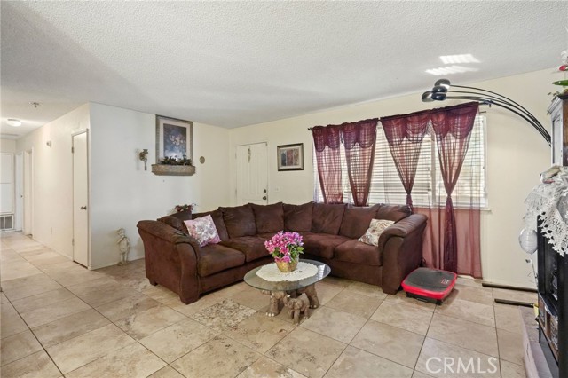 17208 Rawhide Avenue, Lake Los Angeles CA: https://media.crmls.org/medias/9ebdb85c-f1df-48ae-bf3b-5556bb2ffc15.jpg