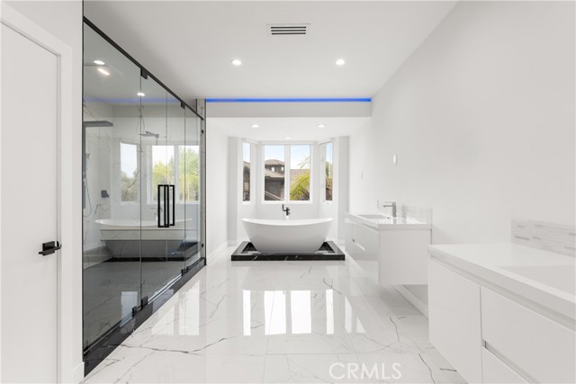 5965 Nora Lynn Drive, Woodland Hills CA: https://media.crmls.org/medias/9ebdd20b-0ac7-4b7b-906d-ede830c2743a.jpg