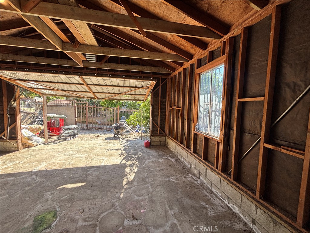 https://media.crmls.org/medias/9ebe26d9-683f-4616-b976-c27d95d56410.jpg?preset=X-Large