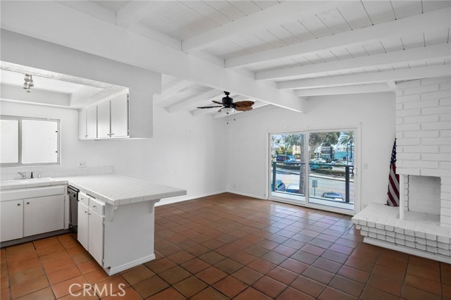 207 28th Street, Newport Beach CA: https://media.crmls.org/medias/9ebe700f-baee-4deb-ae83-7f6db244e14a.jpg