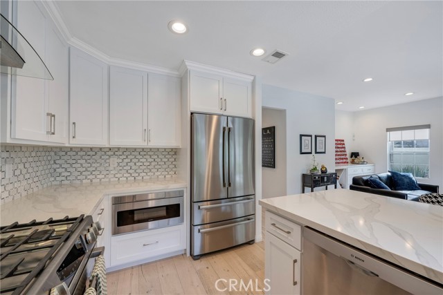 939 Blue Mountain, Westlake Village CA: https://media.crmls.org/medias/9ebe8499-5391-4d7c-916a-6dece1a494e9.jpg