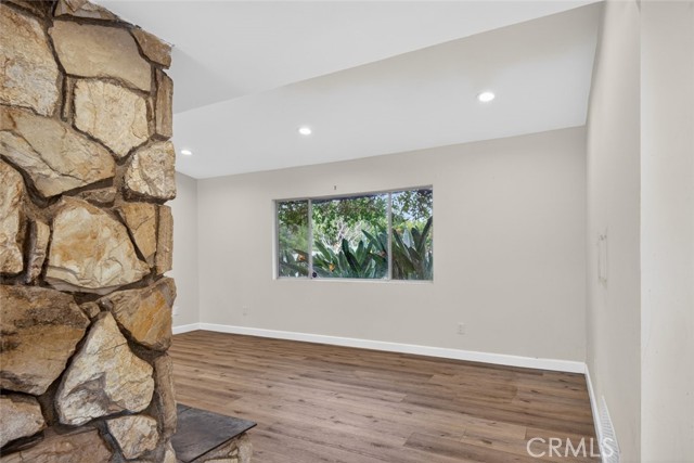 Detail Gallery Image 12 of 45 For 10346 Siesta Dr, Sunland,  CA 91040 - 2 Beds | 3 Baths