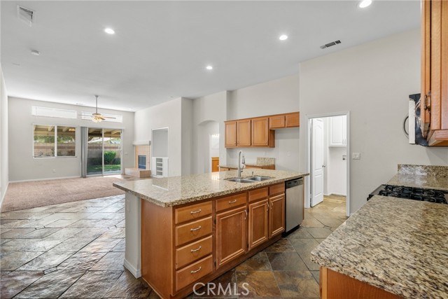 Detail Gallery Image 12 of 50 For 1790 Hideaway Pl, Palmdale,  CA 93551 - 4 Beds | 2 Baths