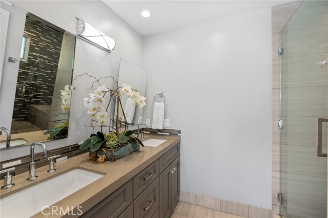 Detail Gallery Image 24 of 26 For 219 Diamond Ave, Newport Beach,  CA 92662 - 3 Beds | 3 Baths