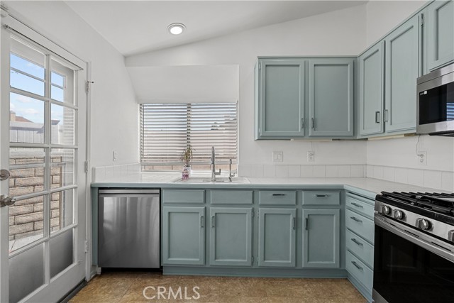 Detail Gallery Image 12 of 47 For 22942 Banyan, Saugus,  CA 91390 - 3 Beds | 2 Baths