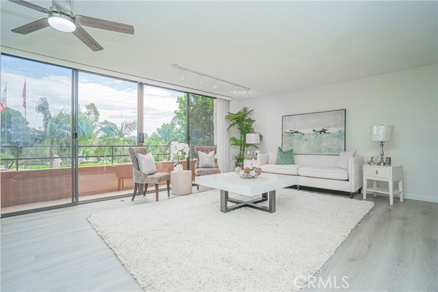 24055 Paseo Del Lago, Laguna Woods CA: https://media.crmls.org/medias/9ec007e9-e4b0-451e-9b42-241e1ad1b621.jpg