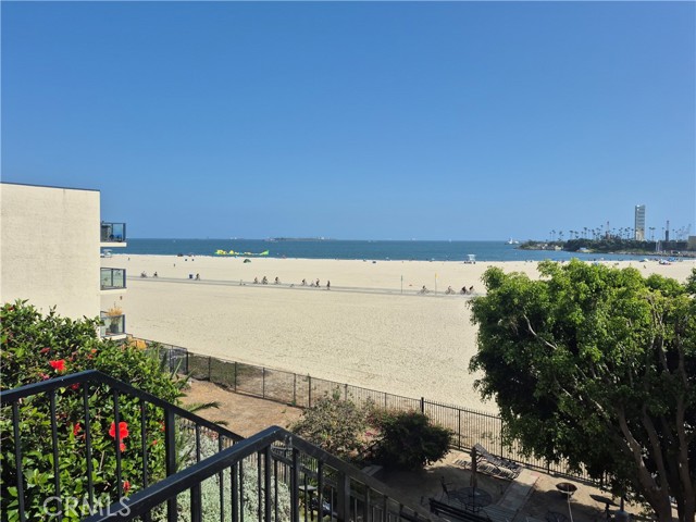 Detail Gallery Image 11 of 29 For 1030 E Ocean Bld #210,  Long Beach,  CA 90802 - 3 Beds | 2 Baths