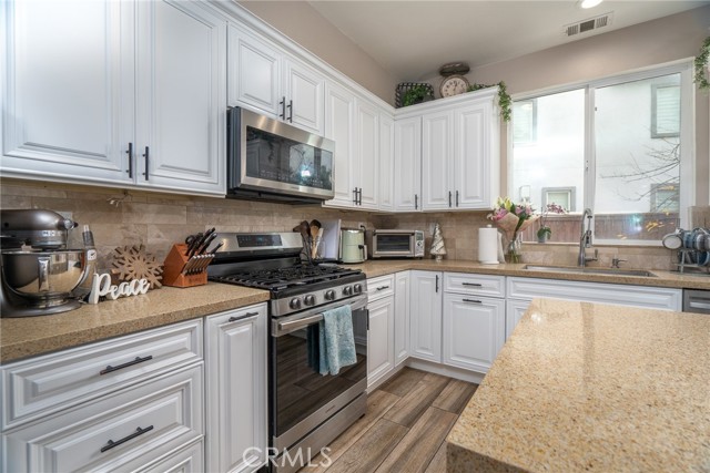 Detail Gallery Image 13 of 42 For 3415 Cromwell Ct, Perris,  CA 92571 - 3 Beds | 2/1 Baths