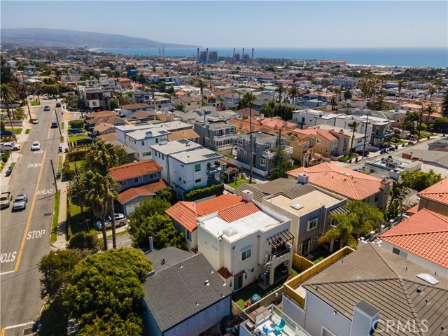 1075 7th Street, Hermosa Beach, California 90254, 3 Bedrooms Bedrooms, ,2 BathroomsBathrooms,Residential,Sold,7th,PV21166971