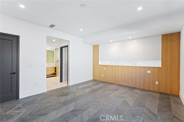 Image 33 of 60 For 5275 Lynridge Drive