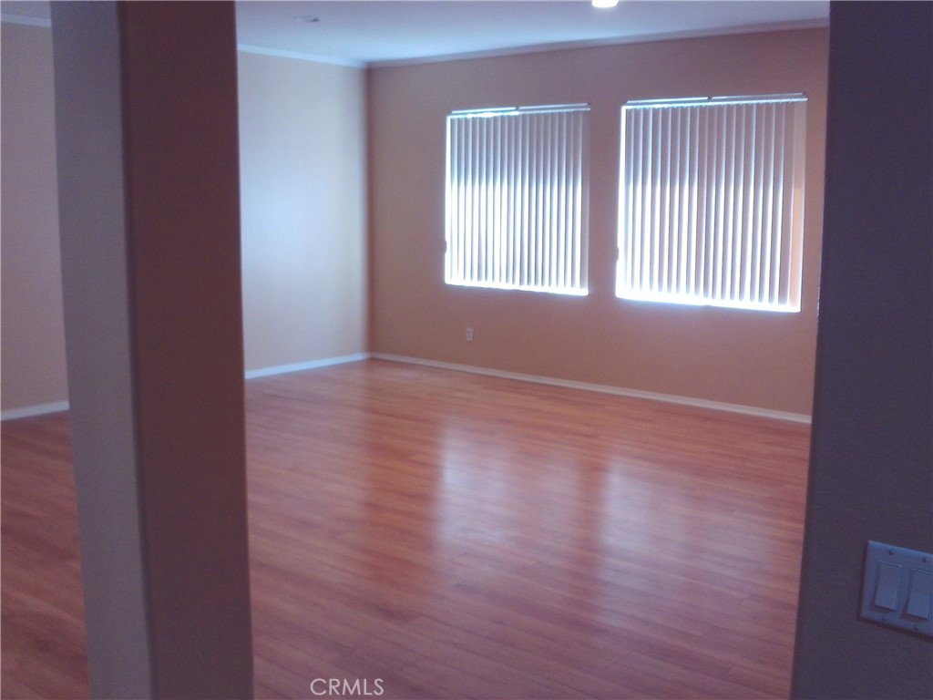 https://media.crmls.org/medias/9ec210cf-90e2-453a-935c-ef0b7077ee3e.jpg?preset=X-Large