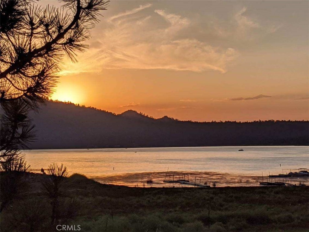 https://media.crmls.org/medias/9ec294ed-b28a-43e9-a898-e05989f272c8.jpg?preset=X-Large
