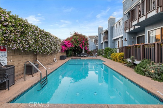 Detail Gallery Image 3 of 46 For 5100 Riverton Ave #14,  North Hollywood,  CA 91601 - 3 Beds | 2/1 Baths