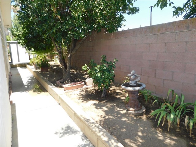 2200 W Wilson Street, Banning CA: https://media.crmls.org/medias/9ec3f2d6-ec49-418f-8769-fca0a4b603b4.jpg