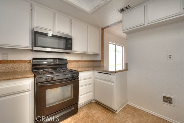 14319 Weeping Willow Lane, Fontana CA: https://media.crmls.org/medias/9ec54dc6-6dc7-4c74-a75e-4156ac90f91b.jpg