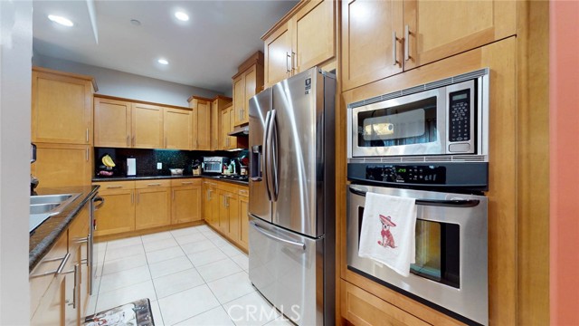 Detail Gallery Image 13 of 37 For 4821 Bakman Ave #405,  North Hollywood,  CA 91601 - 3 Beds | 2 Baths