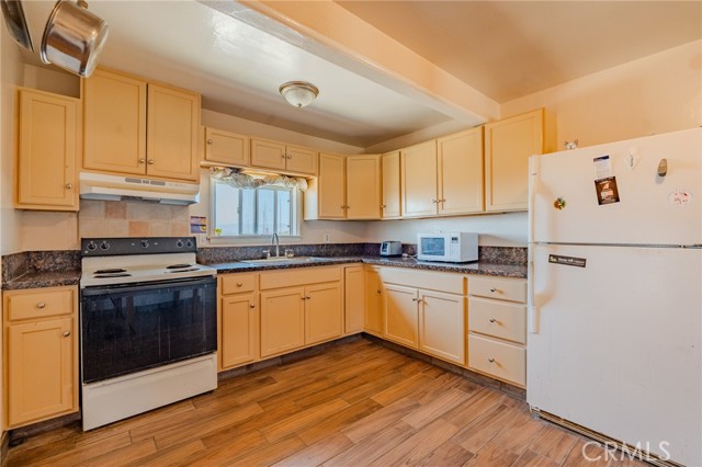 9668 W Rosamond Boulevard, Rosamond CA: https://media.crmls.org/medias/9ec68b5a-434c-4712-929f-69e4267b1e87.jpg