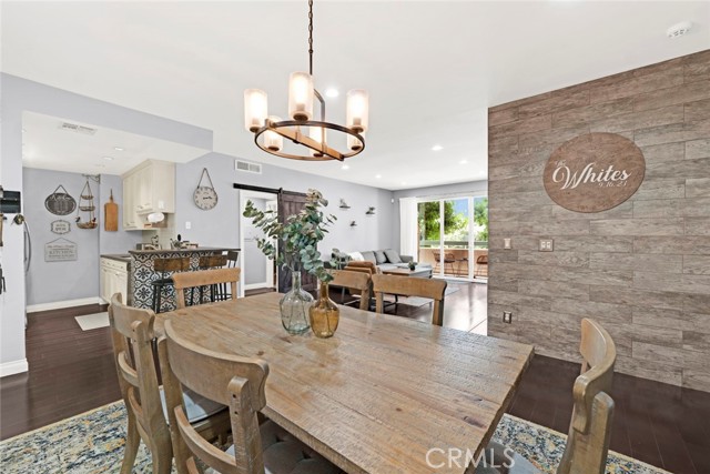 11225 Peach Grove Street, North Hollywood CA: https://media.crmls.org/medias/9ec70ca4-4706-4a27-9c1d-19c516710071.jpg