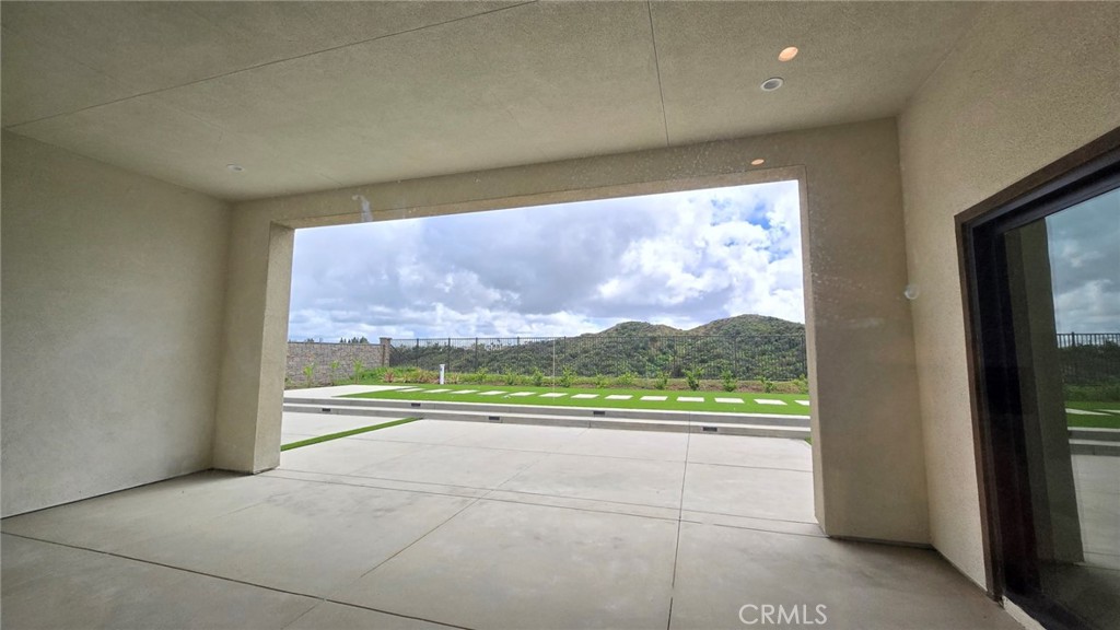 https://media.crmls.org/medias/9ec8c12e-2e12-411c-b77d-9554e5bb6747.jpg?preset=X-Large