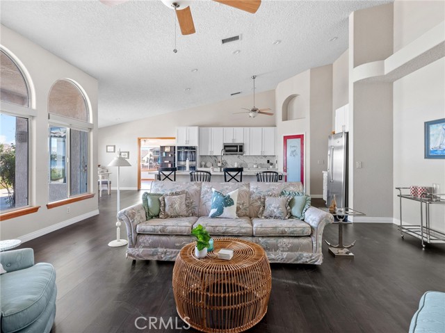 14526 Galleon Lane, Helendale CA: https://media.crmls.org/medias/9ec982f3-d7f5-487e-9200-b49da929b8ff.jpg
