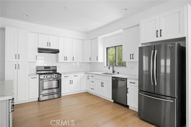 5826 Craner Avenue, North Hollywood CA: https://media.crmls.org/medias/9eca276e-ccca-46f8-b83a-96fd311b944a.jpg