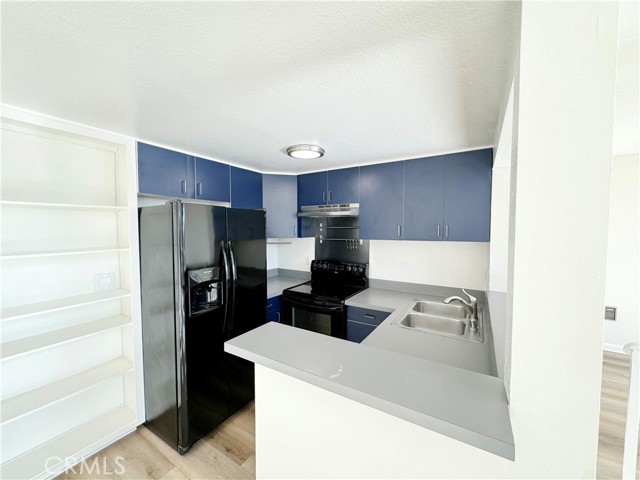 100 S Venice Boulevard, Venice CA: https://media.crmls.org/medias/9eca67d7-86d7-4978-86f3-cd1d9efb4f7e.jpg
