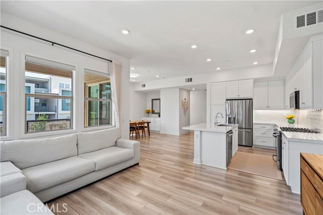1698 Hollyleaf Ter, Montebello CA: https://media.crmls.org/medias/9ecca3c2-c13d-416b-86c6-0472d25e8309.jpg